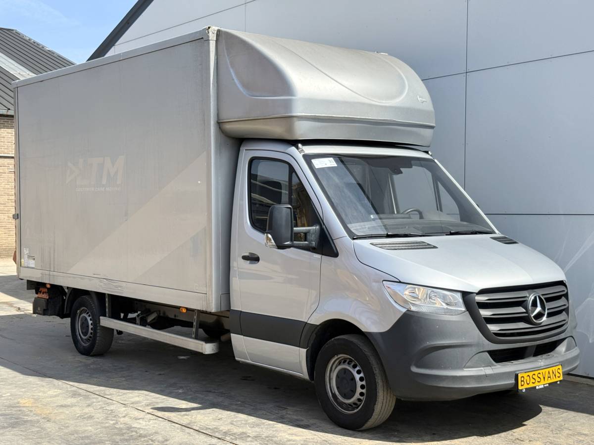 Mercedes-Benz Sprinter Mercedes-Benz Sprinter 317 1.9 CDI Automaat Bakwagen Laadklep Cruise Control Climate Control Meubelbak Koffer