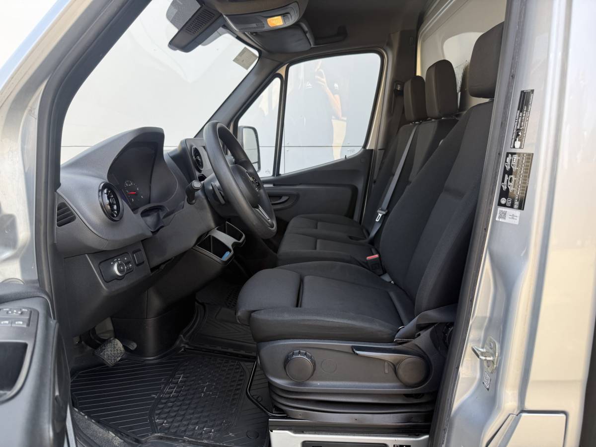 Mercedes-Benz Sprinter Mercedes-Benz Sprinter 317 1.9 CDI Automaat Bakwagen Laadklep Cruise Control Climate Control Meubelbak Koffer