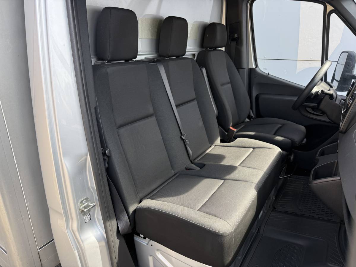 Mercedes-Benz Sprinter Mercedes-Benz Sprinter 317 1.9 CDI Automaat Bakwagen Laadklep Cruise Control Climate Control Meubelbak Koffer