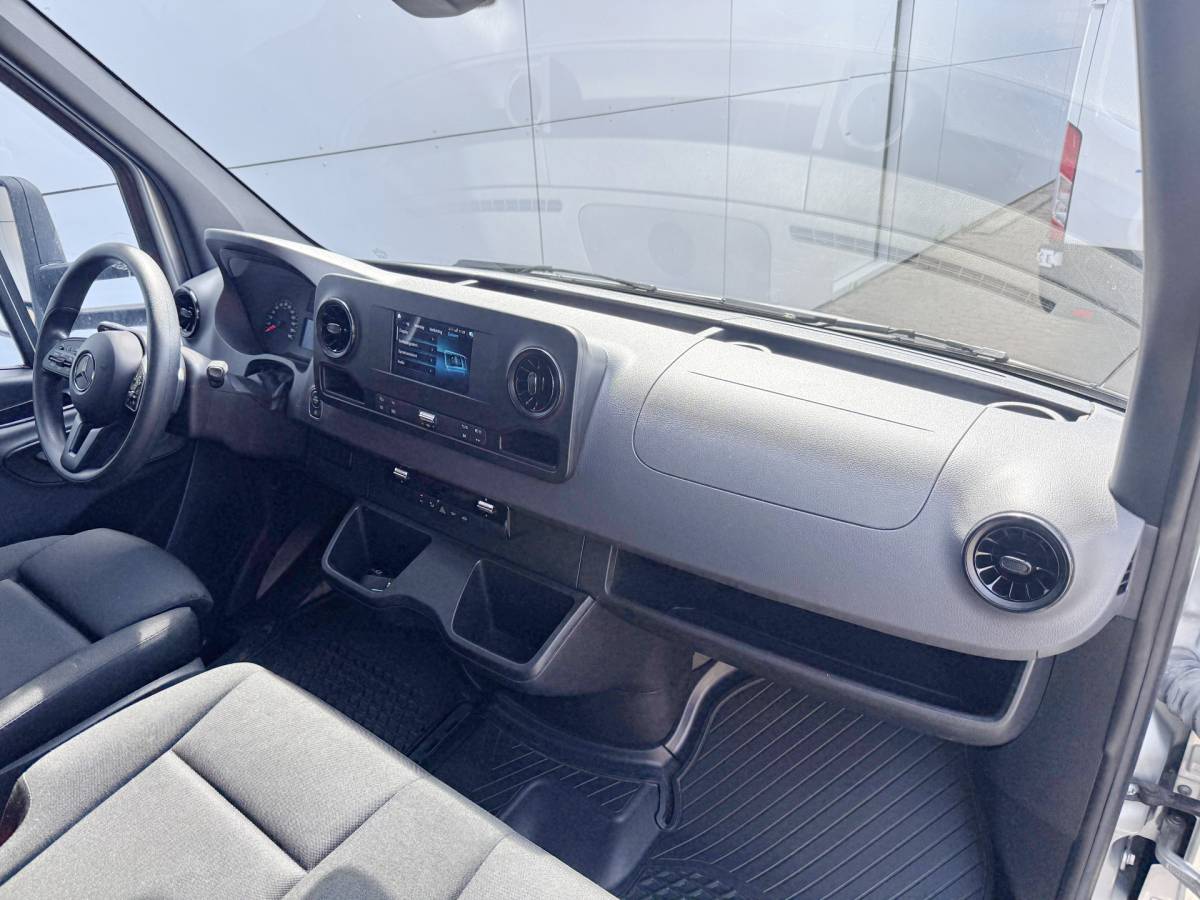 Mercedes-Benz Sprinter Mercedes-Benz Sprinter 317 1.9 CDI Automaat Bakwagen Laadklep Cruise Control Climate Control Meubelbak Koffer