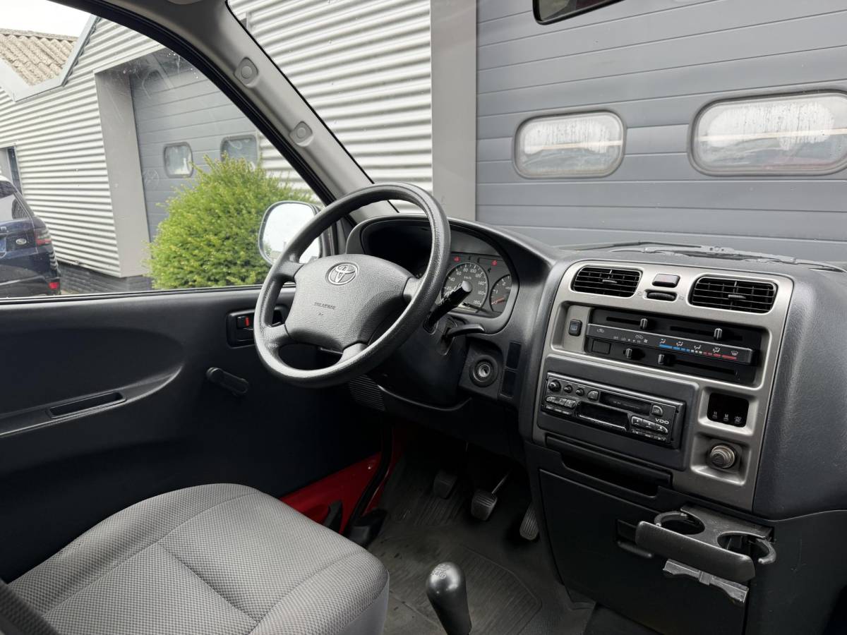 Toyota HiAce Toyota HiAce 2.5 D-4D KWB