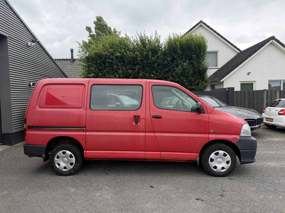 Toyota HiAce Toyota HiAce 2.5 D-4D KWB