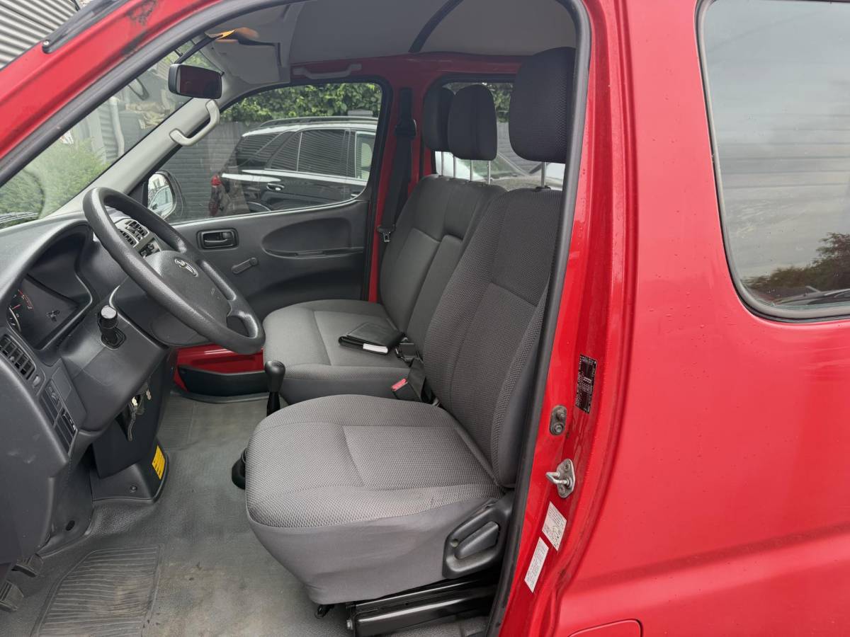Toyota HiAce Toyota HiAce 2.5 D-4D KWB