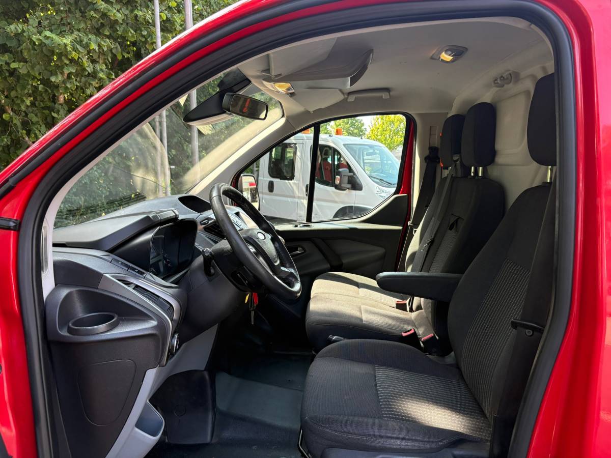 Ford Transit Custom Ford Transit Custom 330 2.2 TDCI L1H1 Trend|NAP|125PK|airco|cruise|achteruitrijcamera|navi|parkeersensoren|bluetooth