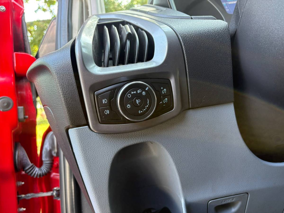 Ford Transit Custom Ford Transit Custom 330 2.2 TDCI L1H1 Trend|NAP|125PK|airco|cruise|achteruitrijcamera|navi|parkeersensoren|bluetooth