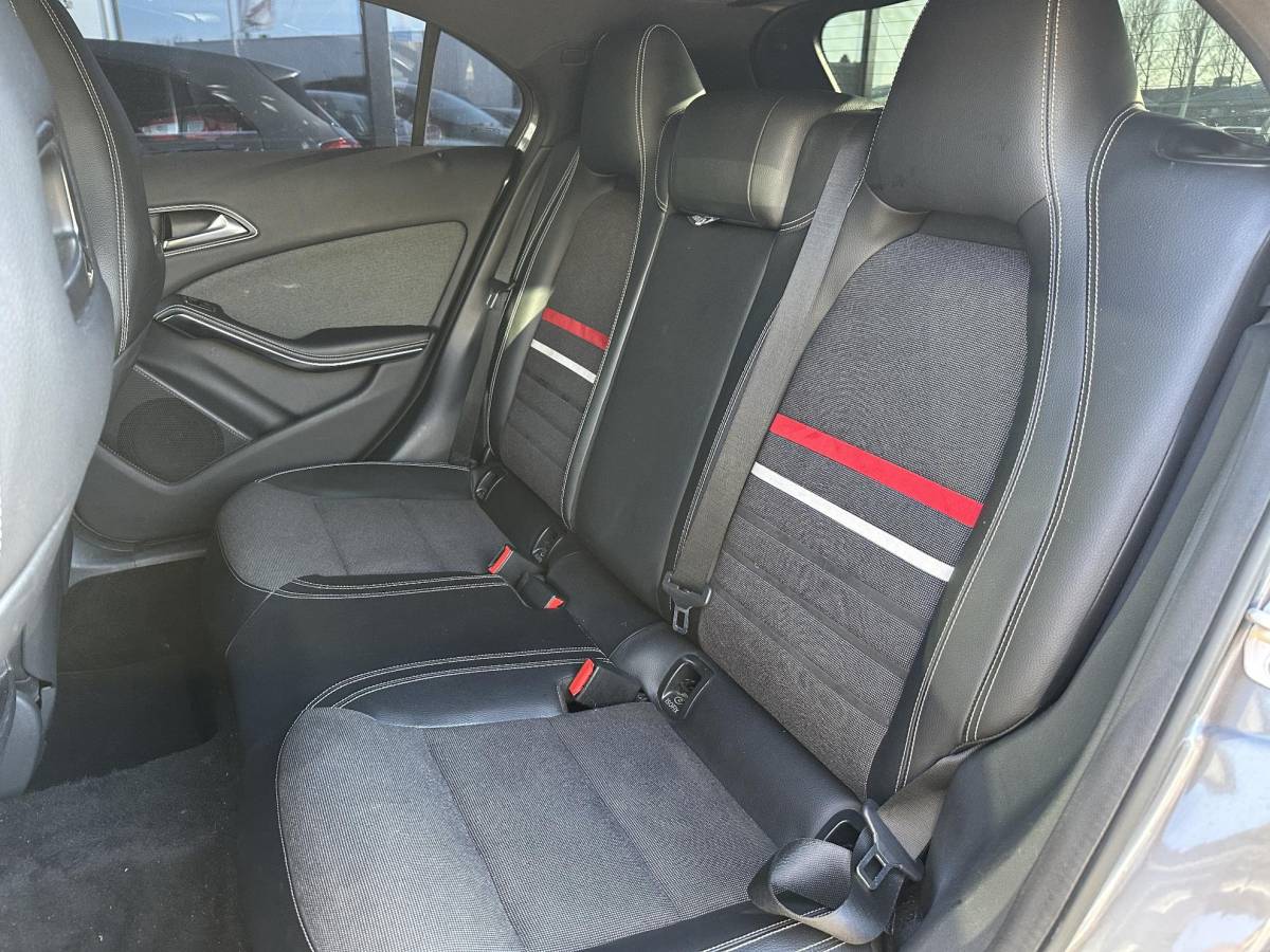 Mercedes-Benz A-Klasse Mercedes-Benz A-klasse 180 Ambition 122PK | Navigatie | Stoelverwarming | 2 Sleutels | Lang in bezit geweest |
