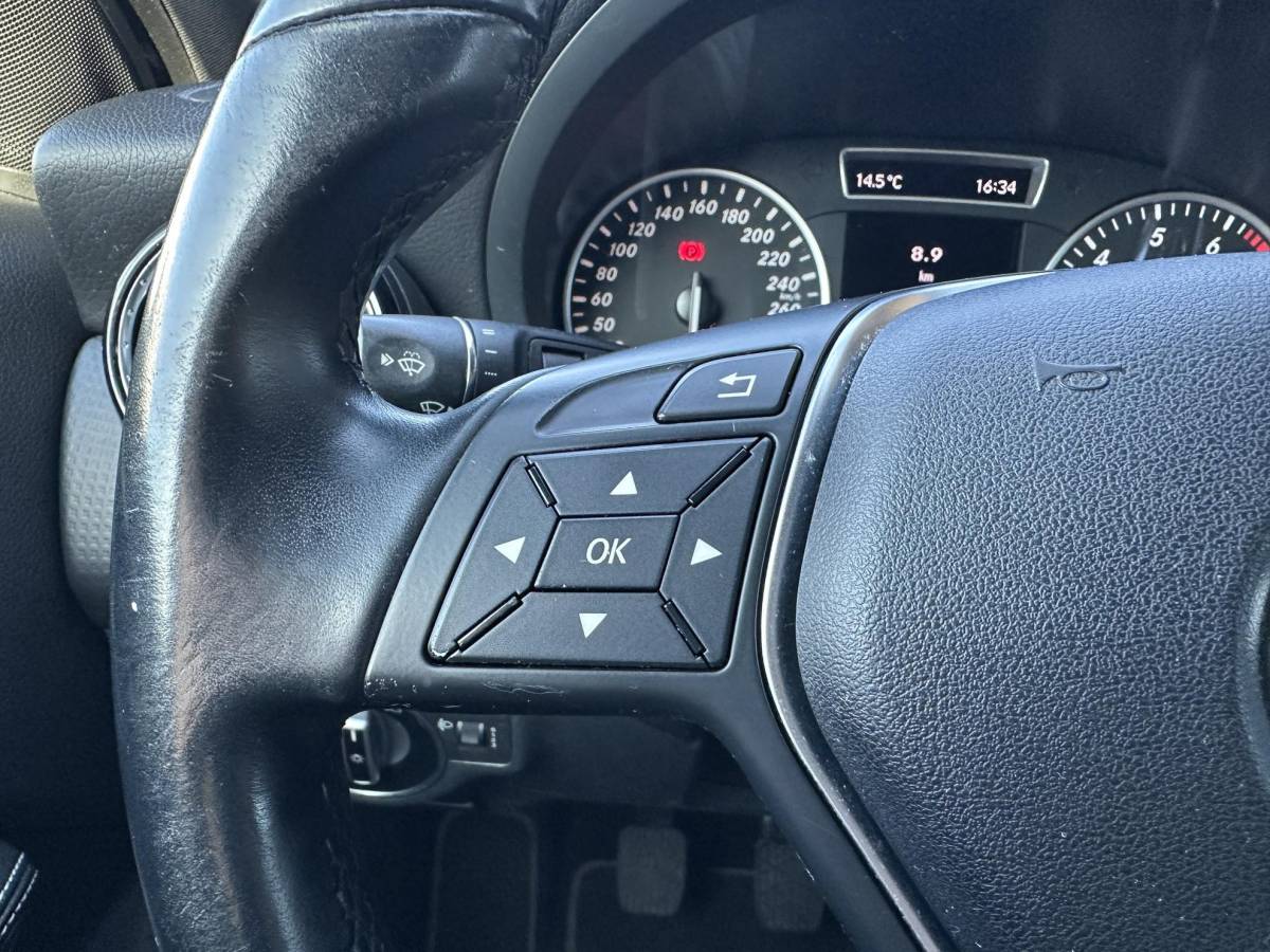 Mercedes-Benz A-Klasse Mercedes-Benz A-klasse 180 Ambition 122PK | Navigatie | Stoelverwarming | 2 Sleutels | Lang in bezit geweest |
