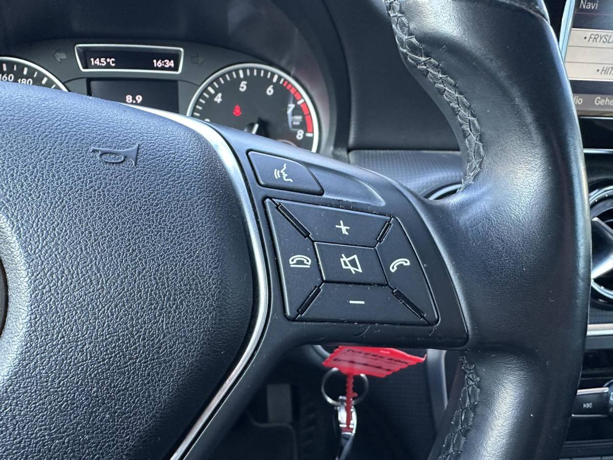 Mercedes-Benz A-Klasse Mercedes-Benz A-klasse 180 Ambition 122PK | Navigatie | Stoelverwarming | 2 Sleutels | Lang in bezit geweest |