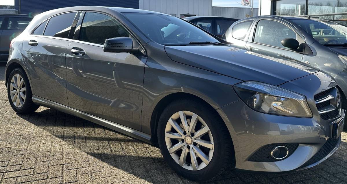 Mercedes-Benz A-Klasse Mercedes-Benz A-klasse 180 Ambition 122PK | Navigatie | Stoelverwarming | 2 Sleutels | Lang in bezit geweest |