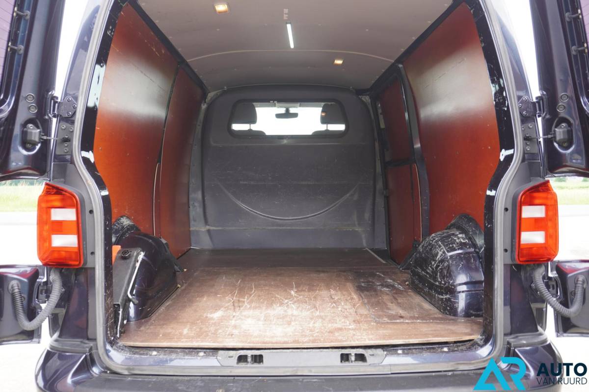 Volkswagen Transporter Volkswagen Transporter 2.0 TDI L2H1 * LED * Automaat * Lang