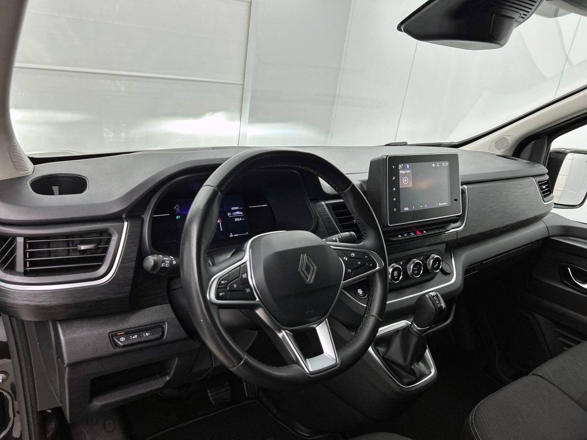Renault Trafic Renault Trafic 2.0 Blue dC1 150PK L2H1 Dubbele Cabine Automaat Navigatie Airco Lichtmetalen velgen Betimmering Trekhaak Camera Parkeersensoren