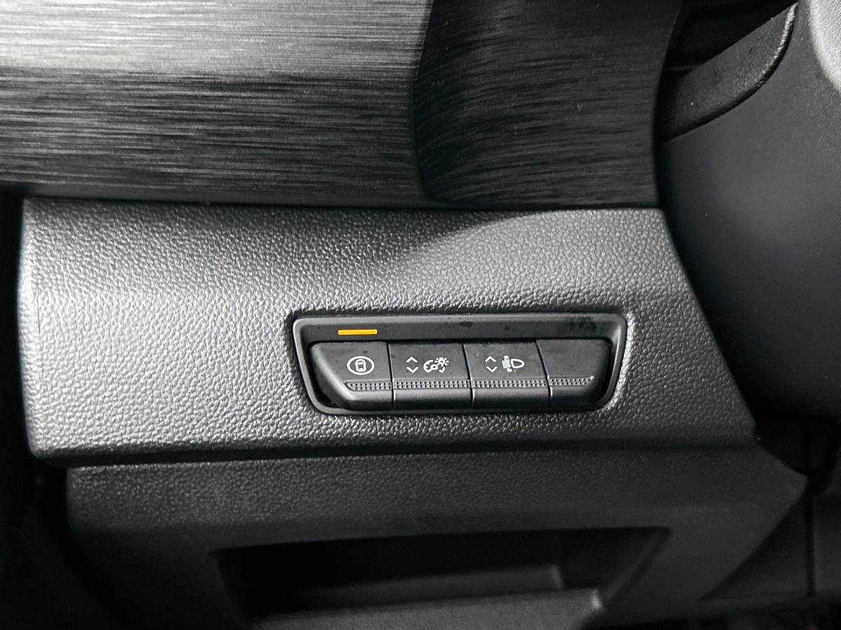 Renault Trafic Renault Trafic 2.0 Blue dC1 150PK L2H1 Dubbele Cabine Automaat Navigatie Airco Lichtmetalen velgen Betimmering Trekhaak Camera Parkeersensoren