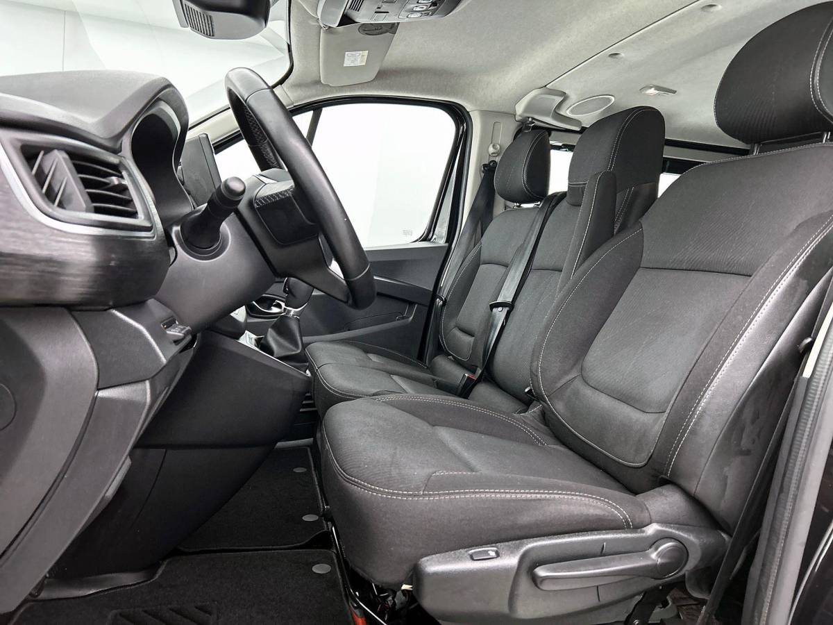 Renault Trafic Renault Trafic 2.0 Blue dC1 150PK L2H1 Dubbele Cabine Automaat Navigatie Airco Lichtmetalen velgen Betimmering Trekhaak Camera Parkeersensoren