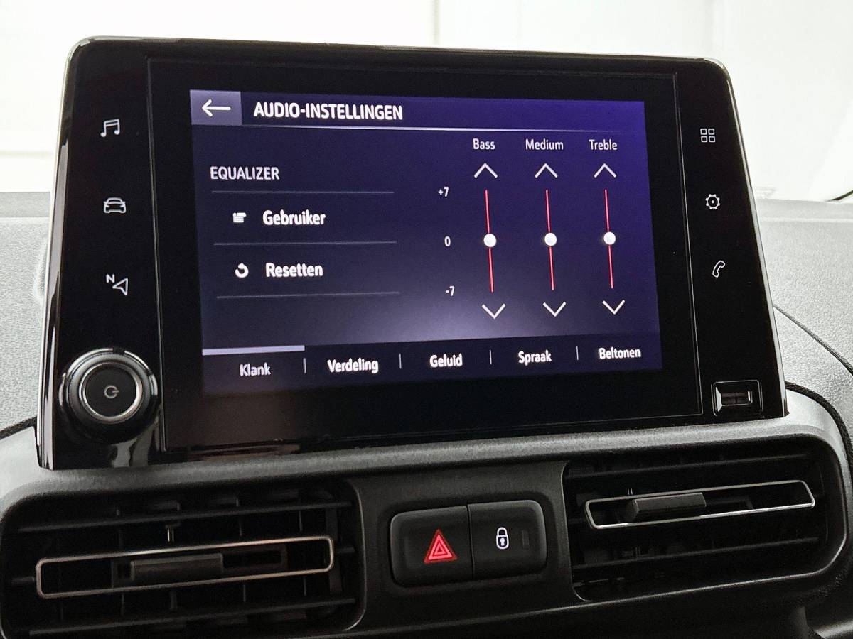 Opel Combo Opel Combo 130pk L1 Automaat Apple Carplay Trekhaak Parkeersensoren Airco Cruise control 2-zits