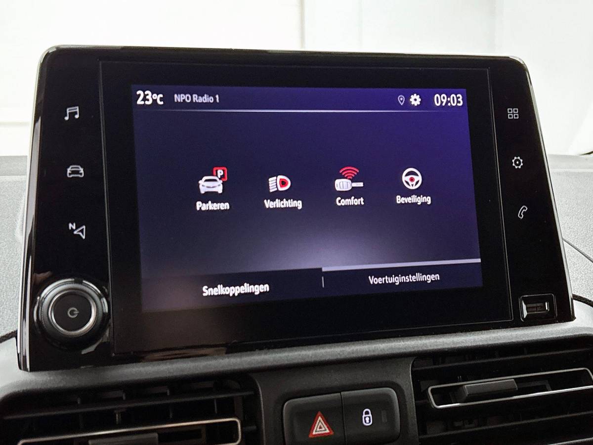 Opel Combo Opel Combo 130pk L1 Automaat Apple Carplay Trekhaak Parkeersensoren Airco Cruise control 2-zits