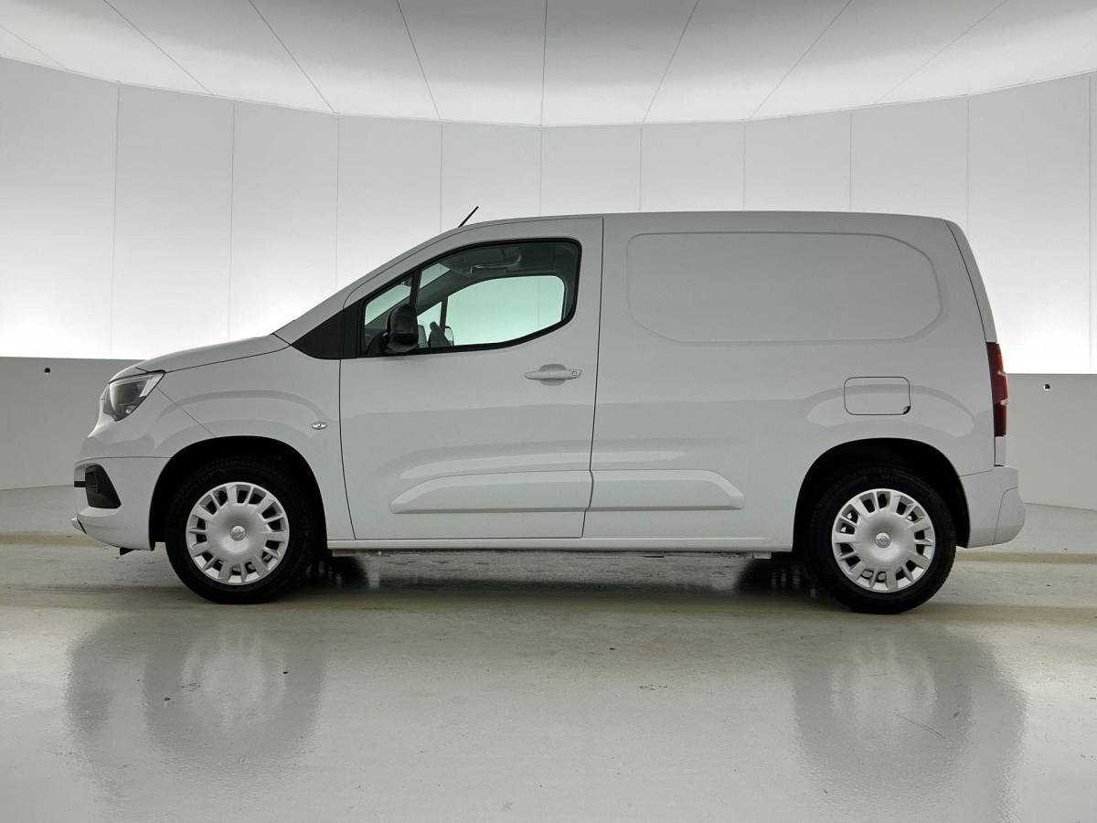Opel Combo Opel Combo 130pk L1 Automaat Apple Carplay Trekhaak Parkeersensoren Airco Cruise control 2-zits
