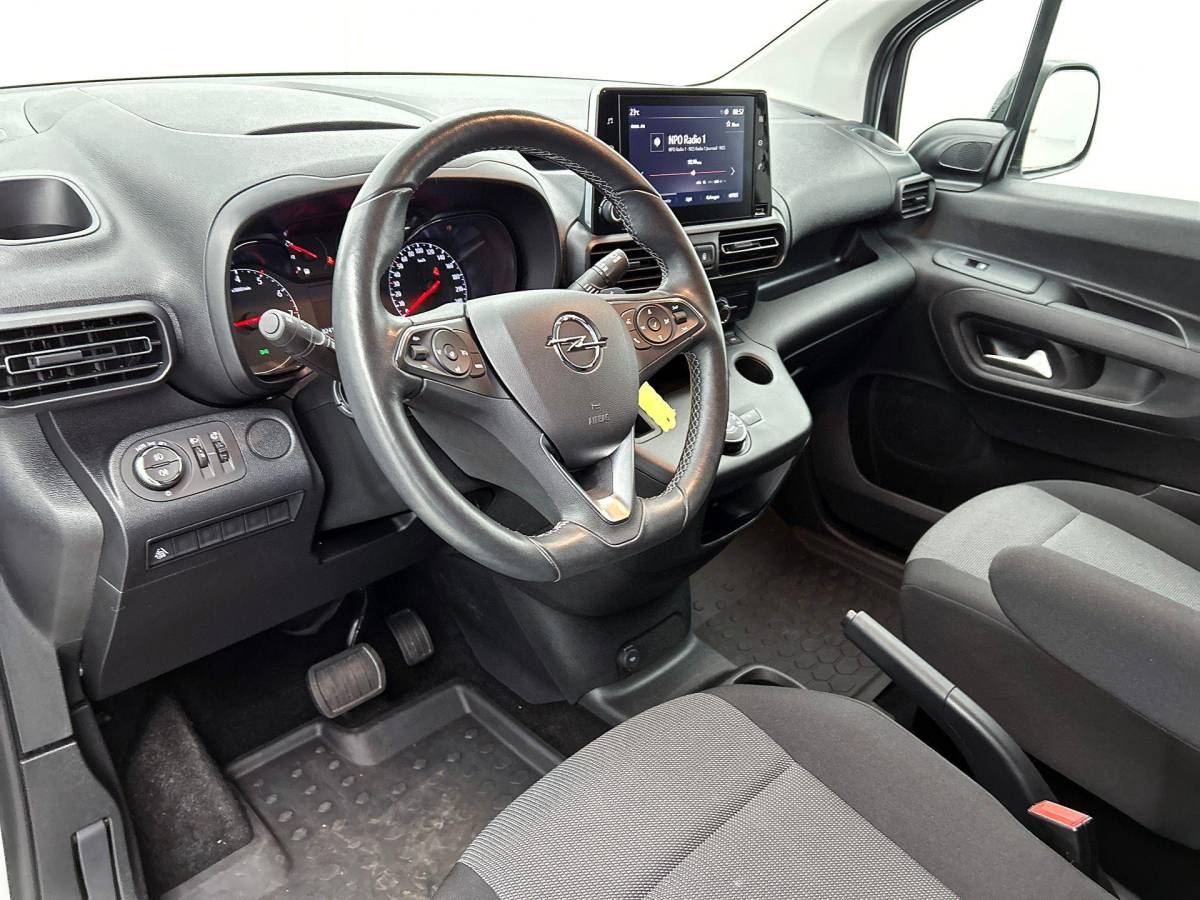 Opel Combo Opel Combo 130pk L1 Automaat Apple Carplay Trekhaak Parkeersensoren Airco Cruise control 2-zits