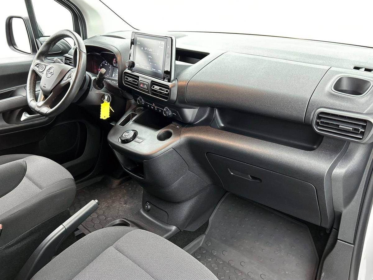 Opel Combo Opel Combo 130pk L1 Automaat Apple Carplay Trekhaak Parkeersensoren Airco Cruise control 2-zits