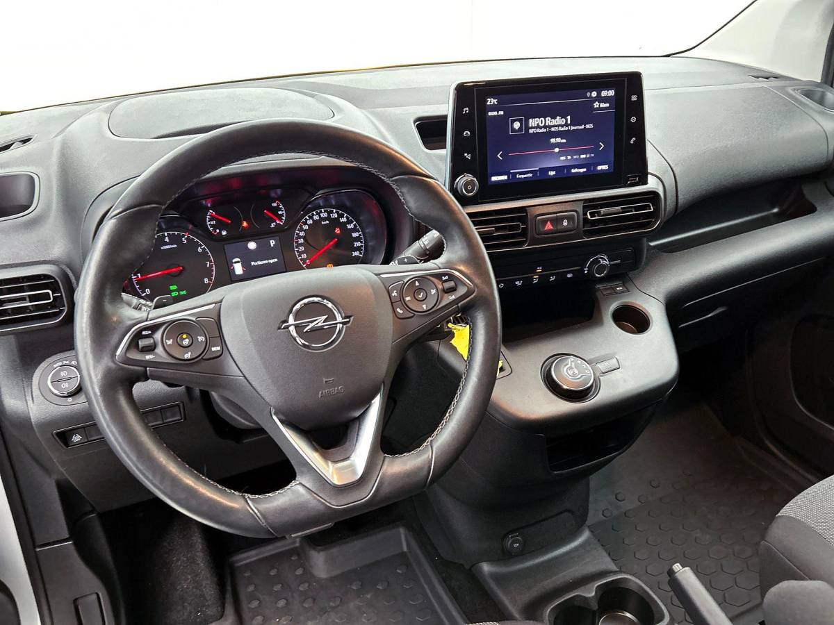 Opel Combo Opel Combo 130pk L1 Automaat Apple Carplay Trekhaak Parkeersensoren Airco Cruise control 2-zits