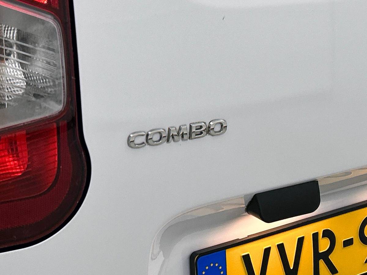 Opel Combo Opel Combo 130pk L1 Automaat Apple Carplay Trekhaak Parkeersensoren Airco Cruise control 2-zits