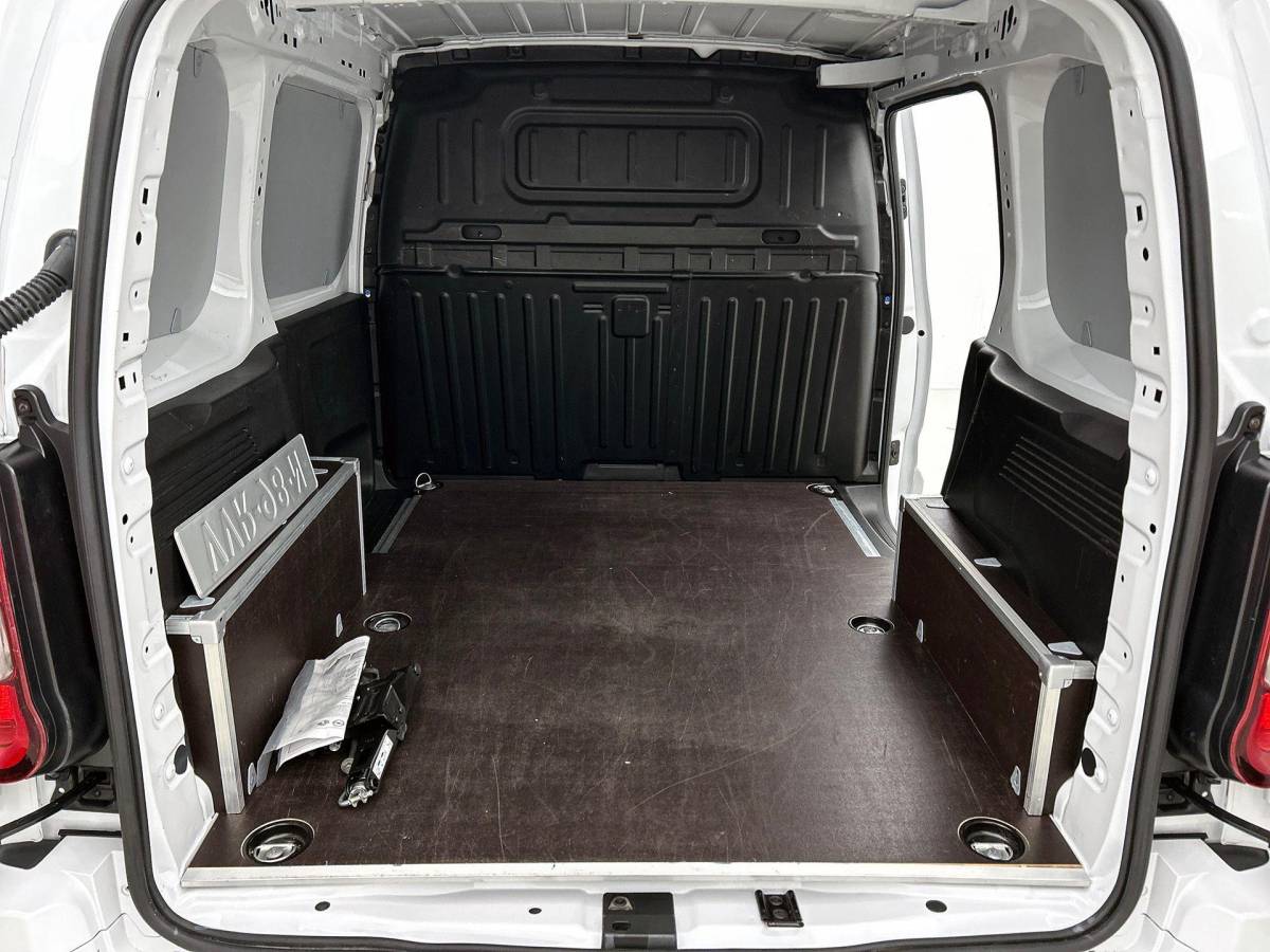 Opel Combo Opel Combo 130pk L1 Automaat Apple Carplay Trekhaak Parkeersensoren Airco Cruise control 2-zits