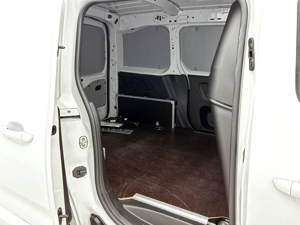 Opel Combo Opel Combo 130pk L1 Automaat Apple Carplay Trekhaak Parkeersensoren Airco Cruise control 2-zits