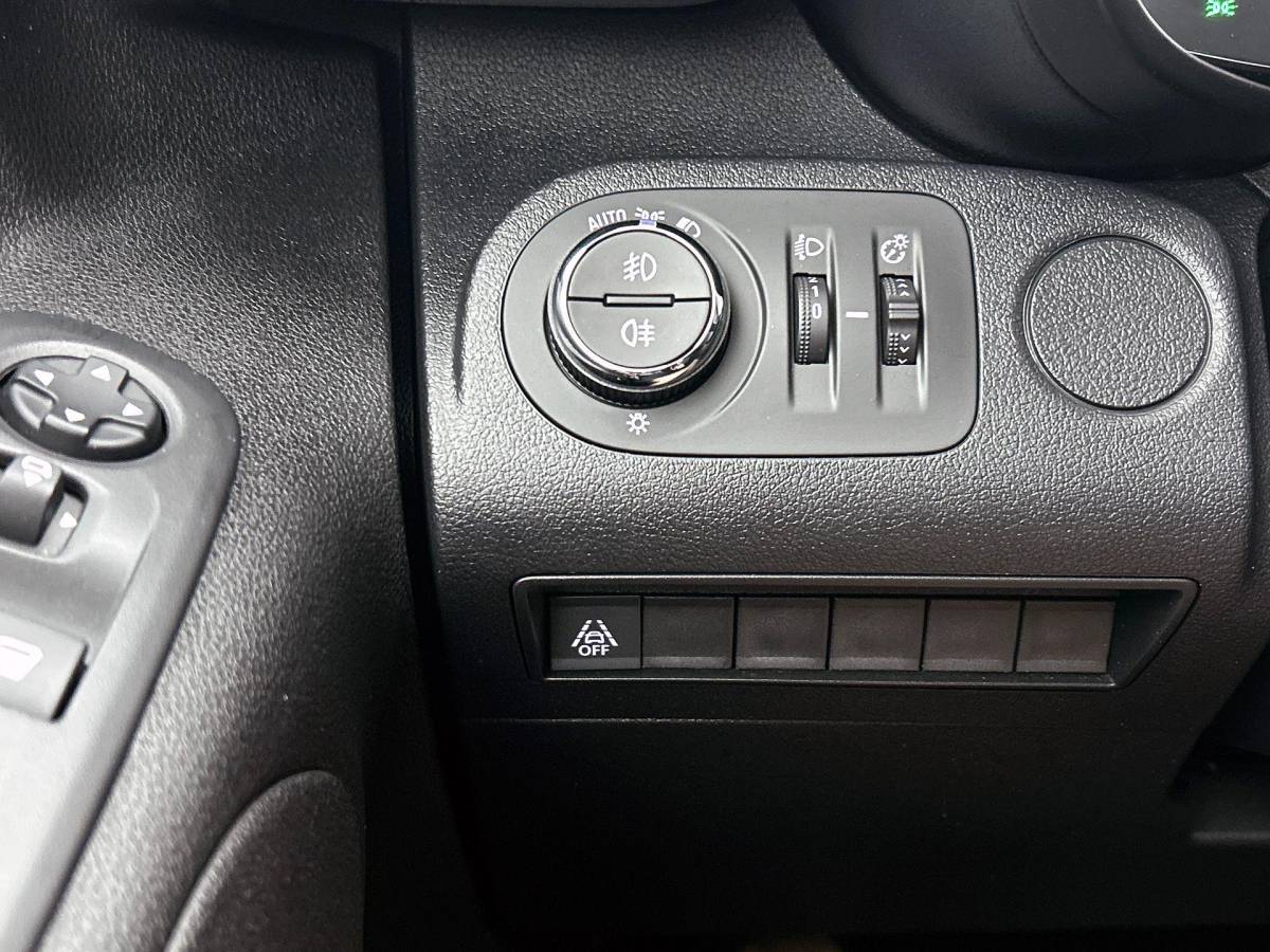 Opel Combo Opel Combo 130pk L1 Automaat Apple Carplay Trekhaak Parkeersensoren Airco Cruise control 2-zits