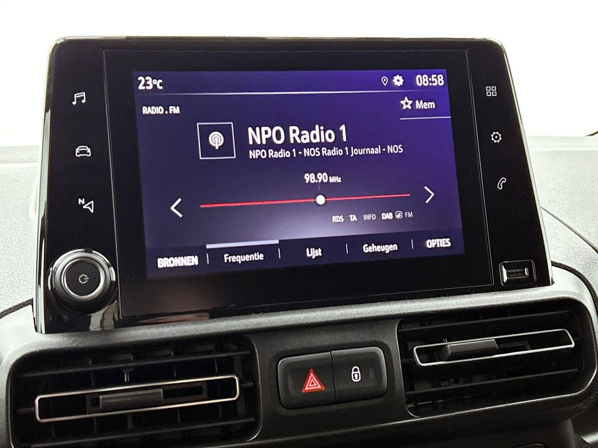 Opel Combo Opel Combo 130pk L1 Automaat Apple Carplay Trekhaak Parkeersensoren Airco Cruise control 2-zits