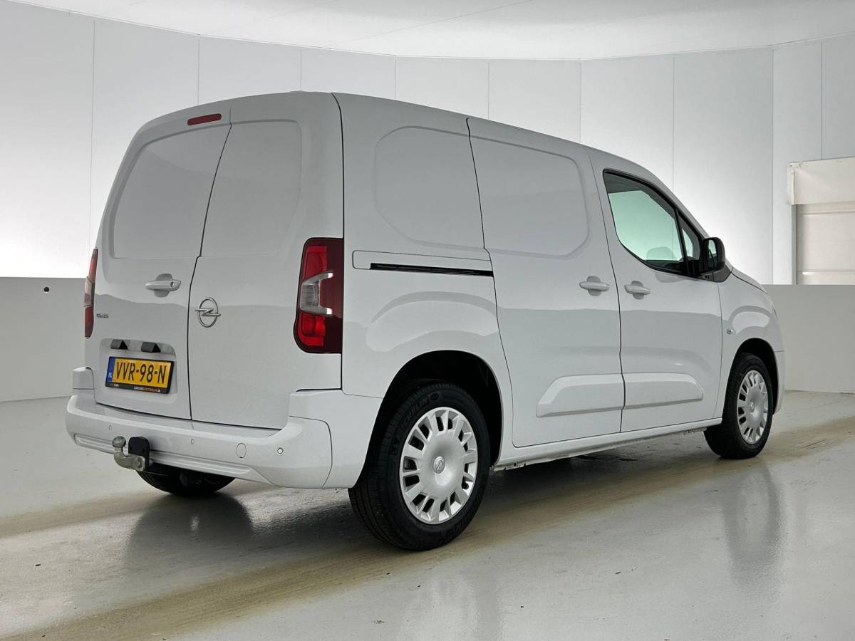 Opel Combo Opel Combo 130pk L1 Automaat Apple Carplay Trekhaak Parkeersensoren Airco Cruise control 2-zits