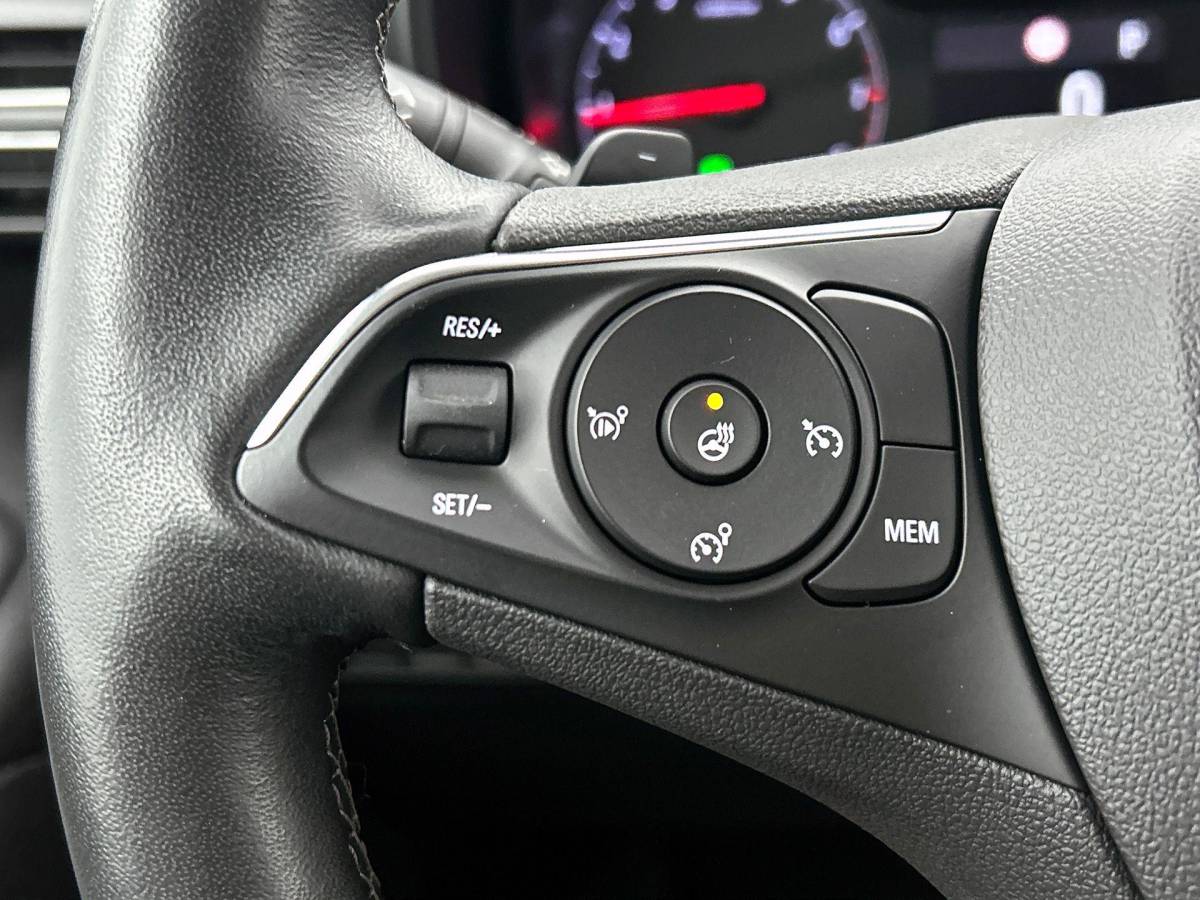 Opel Combo Opel Combo 130pk L1 Automaat Apple Carplay Trekhaak Parkeersensoren Airco Cruise control 2-zits