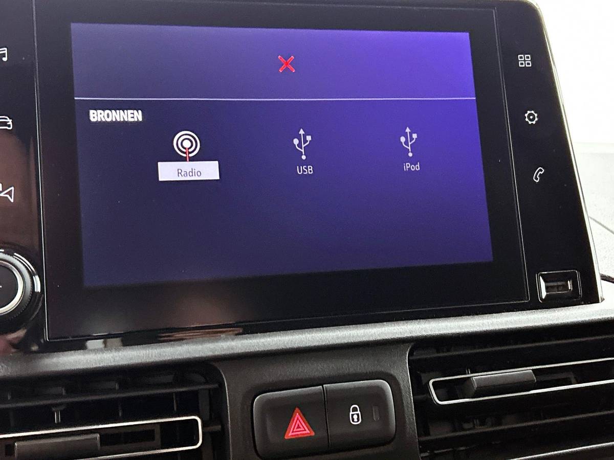 Opel Combo Opel Combo 130pk L1 Automaat Apple Carplay Trekhaak Parkeersensoren Airco Cruise control 2-zits