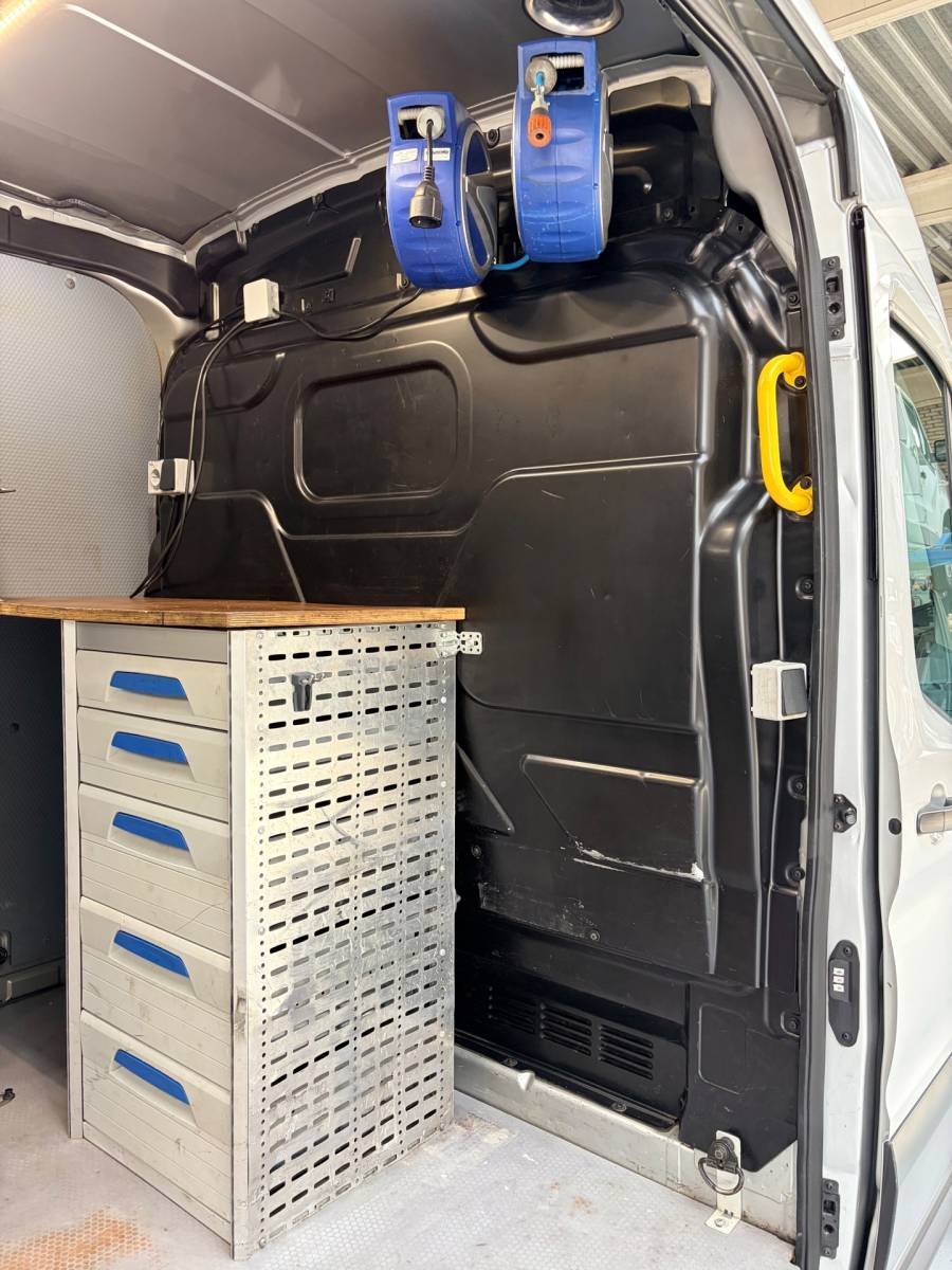 Ford Transit Ford Transit Automaat Servicewagen 350 2.0 TDCI 131PK euro6 L2H2 3Persoons Trend, Sortimo werkplaats inrichting, RIJKLAARPRIJS