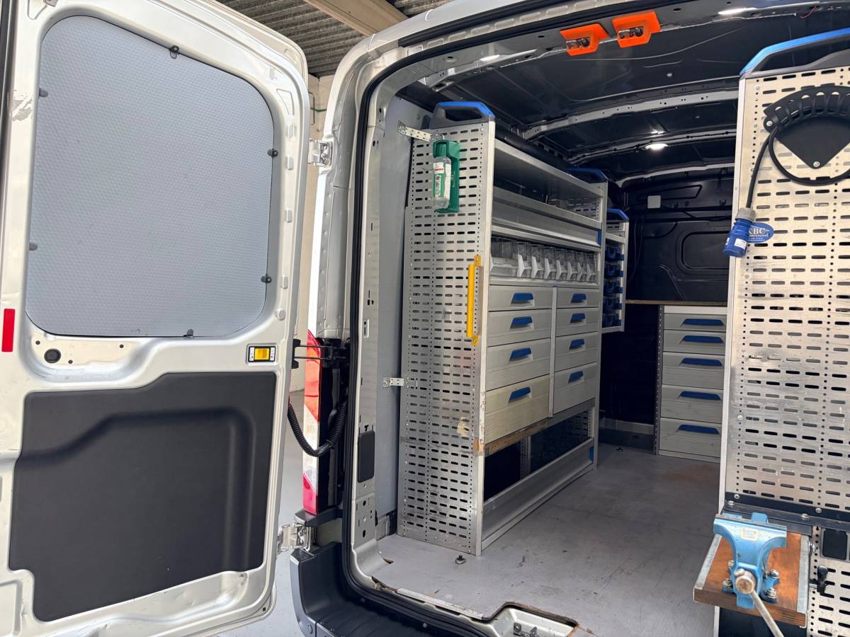 Ford Transit Ford Transit Automaat Servicewagen 350 2.0 TDCI 131PK euro6 L2H2 3Persoons Trend, Sortimo werkplaats inrichting, RIJKLAARPRIJS