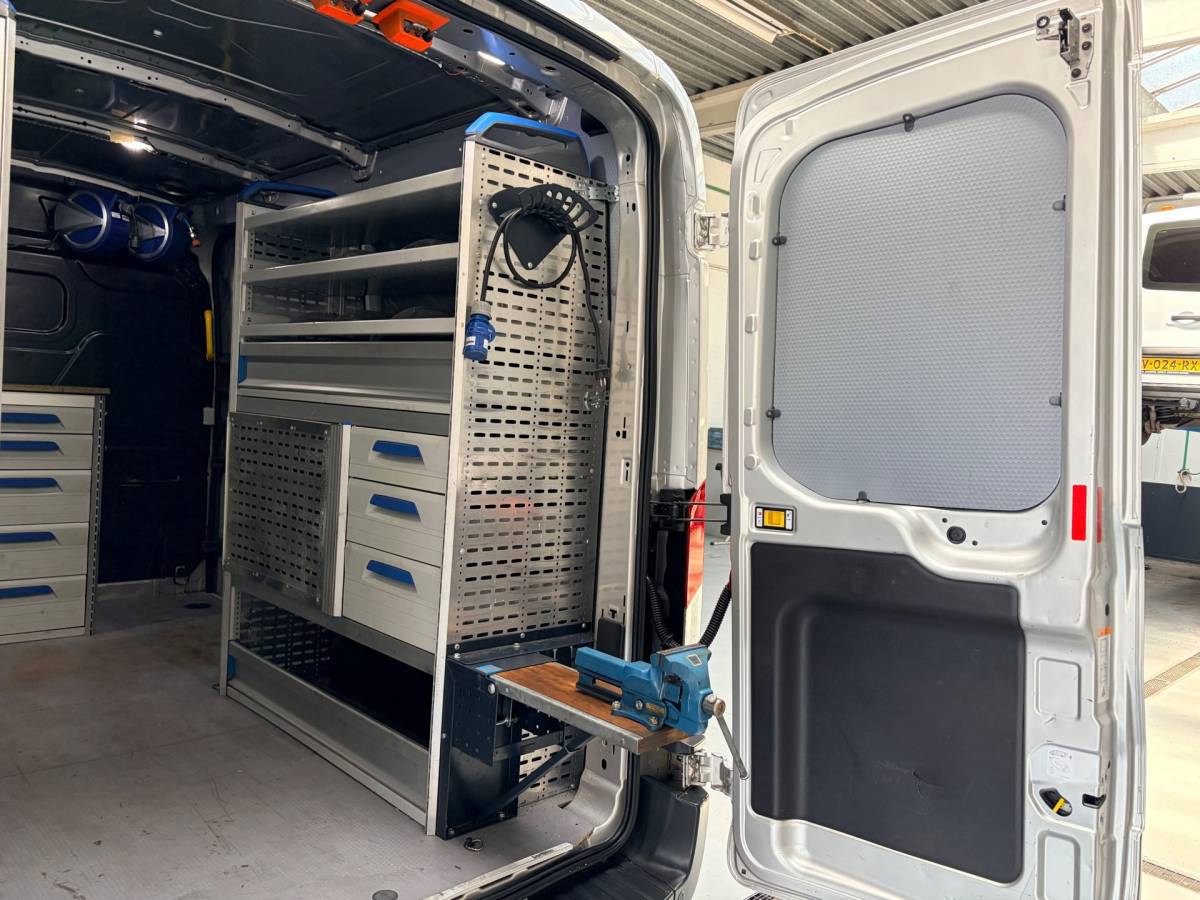 Ford Transit Ford Transit Automaat Servicewagen 350 2.0 TDCI 131PK euro6 L2H2 3Persoons Trend, Sortimo werkplaats inrichting, RIJKLAARPRIJS
