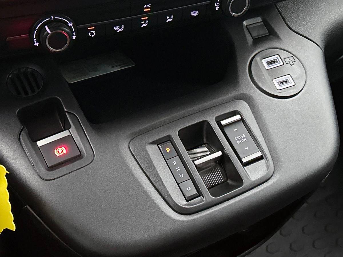 Opel Combo Opel Combo 1.5 BlueHDi 130PK Automaat L2 Apple Carplay / Android Auto Navigatie Trekhaak Airco Camera Cruise Control Parkeersensoren V+A DAB