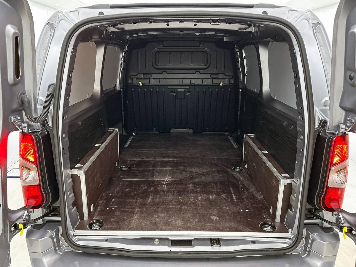 Opel Combo Opel Combo 1.5 BlueHDi 130PK Automaat L2 Apple Carplay / Android Auto Navigatie Trekhaak Airco Camera Cruise Control Parkeersensoren V+A DAB