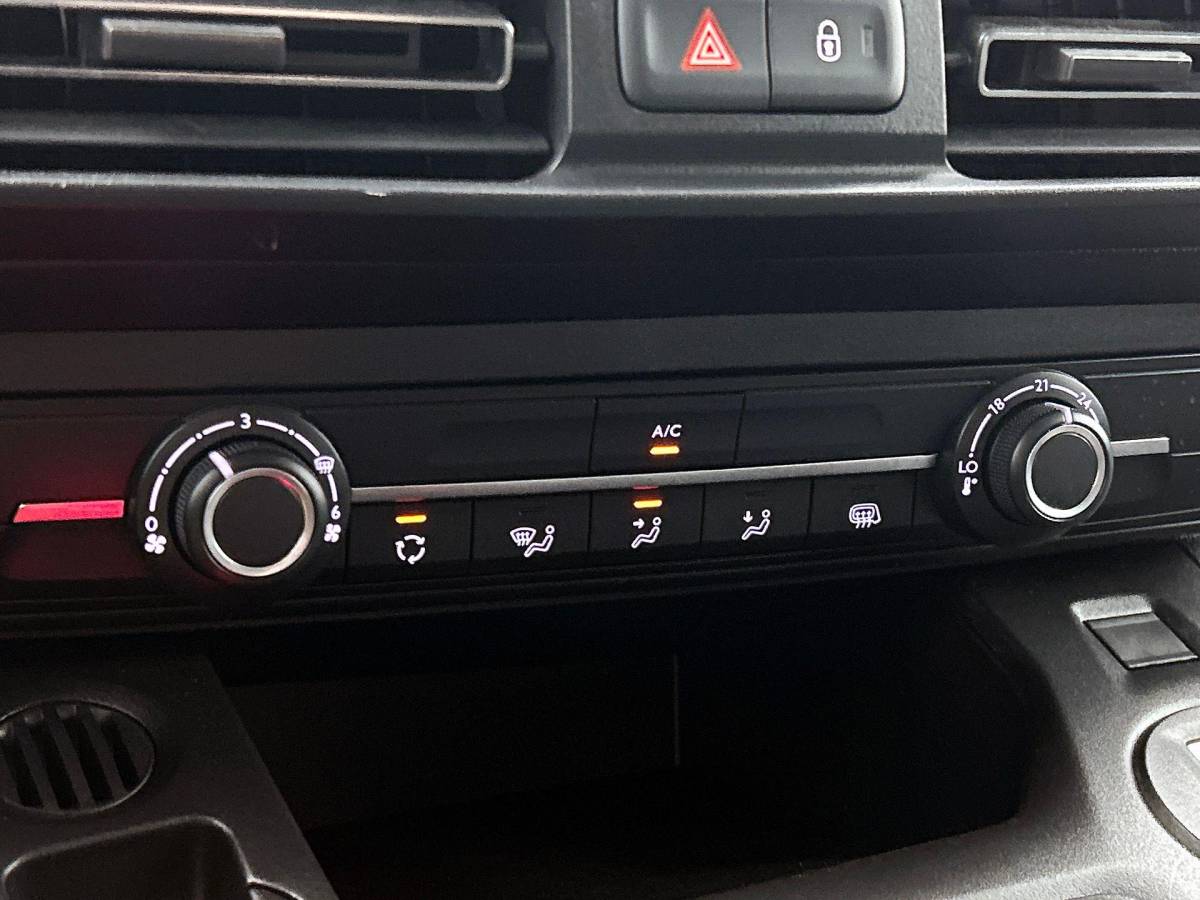 Opel Combo Opel Combo 1.5 BlueHDi 130PK Automaat L2 Apple Carplay / Android Auto Navigatie Trekhaak Airco Camera Cruise Control Parkeersensoren V+A DAB