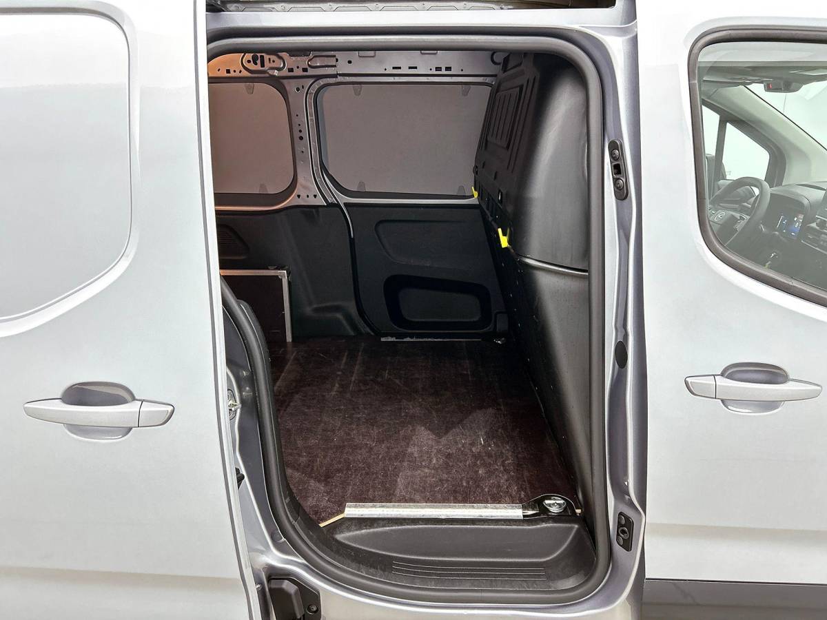 Opel Combo Opel Combo 1.5 BlueHDi 130PK Automaat L2 Apple Carplay / Android Auto Navigatie Trekhaak Airco Camera Cruise Control Parkeersensoren V+A DAB