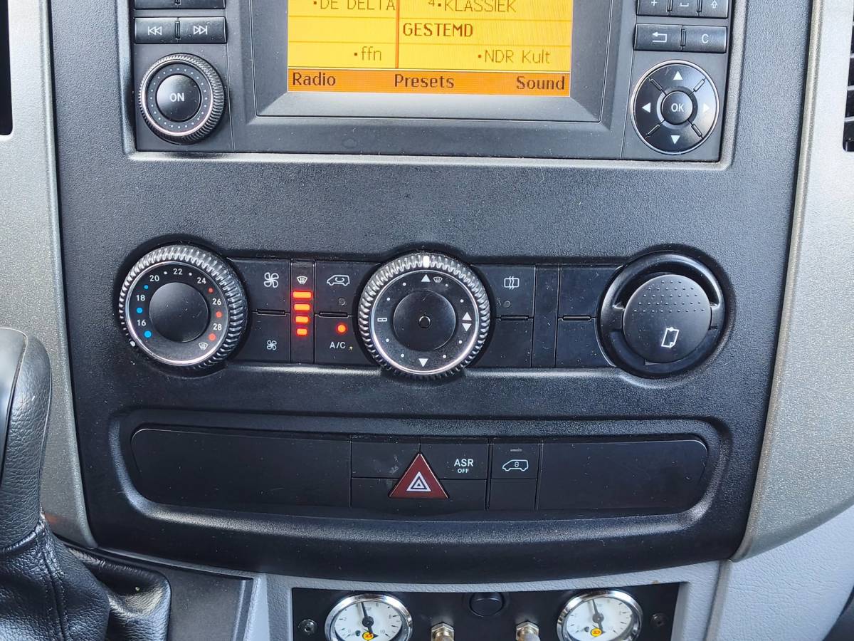 Mercedes-Benz Sprinter Mercedes-Benz Sprinter 516 432 AUTOMAAT BAKWAGEN MET LAADKLEP AIRCO CRUISE LUCHTVERING