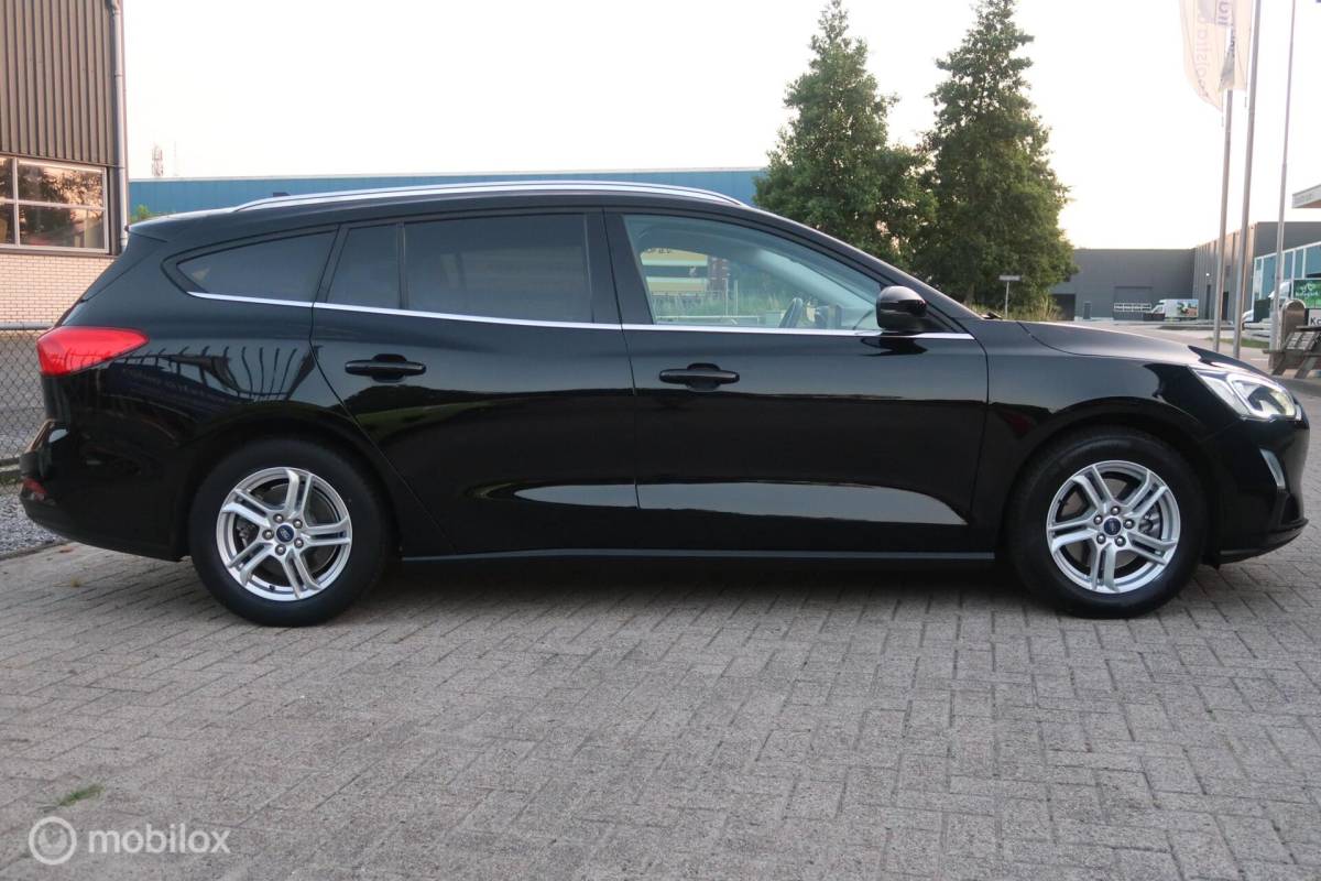 Ford Focus Ford Focus Wagon 1.0 EcoBoost EDITION EDITION CARPLAY, NAVI, CRUISECONTROL