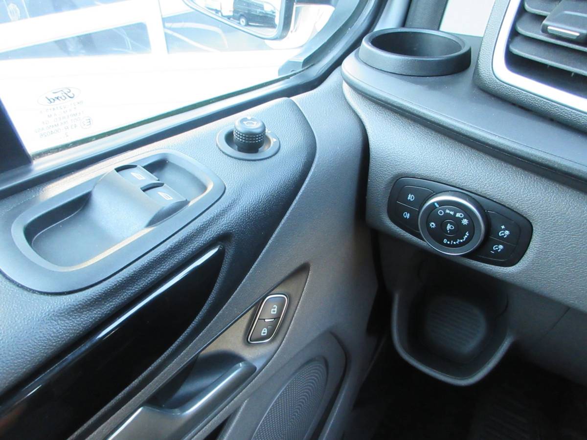 Ford Transit Custom Ford Transit Custom 320 2.0 TDCI L2, Limited, DC, Dubbel Cabine, LED, 2x schuifdeur, Camera.