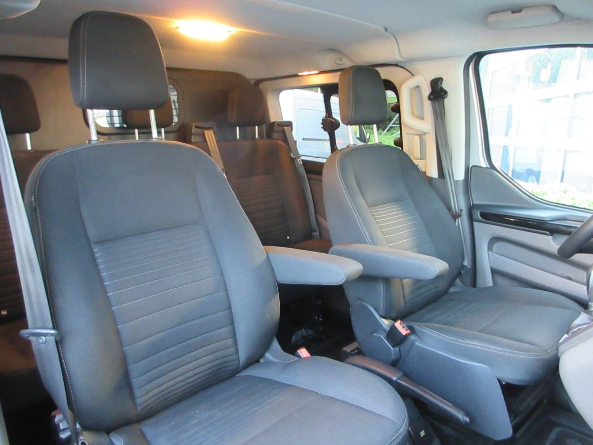 Ford Transit Custom Ford Transit Custom 320 2.0 TDCI L2, Limited, DC, Dubbel Cabine, LED, 2x schuifdeur, Camera.