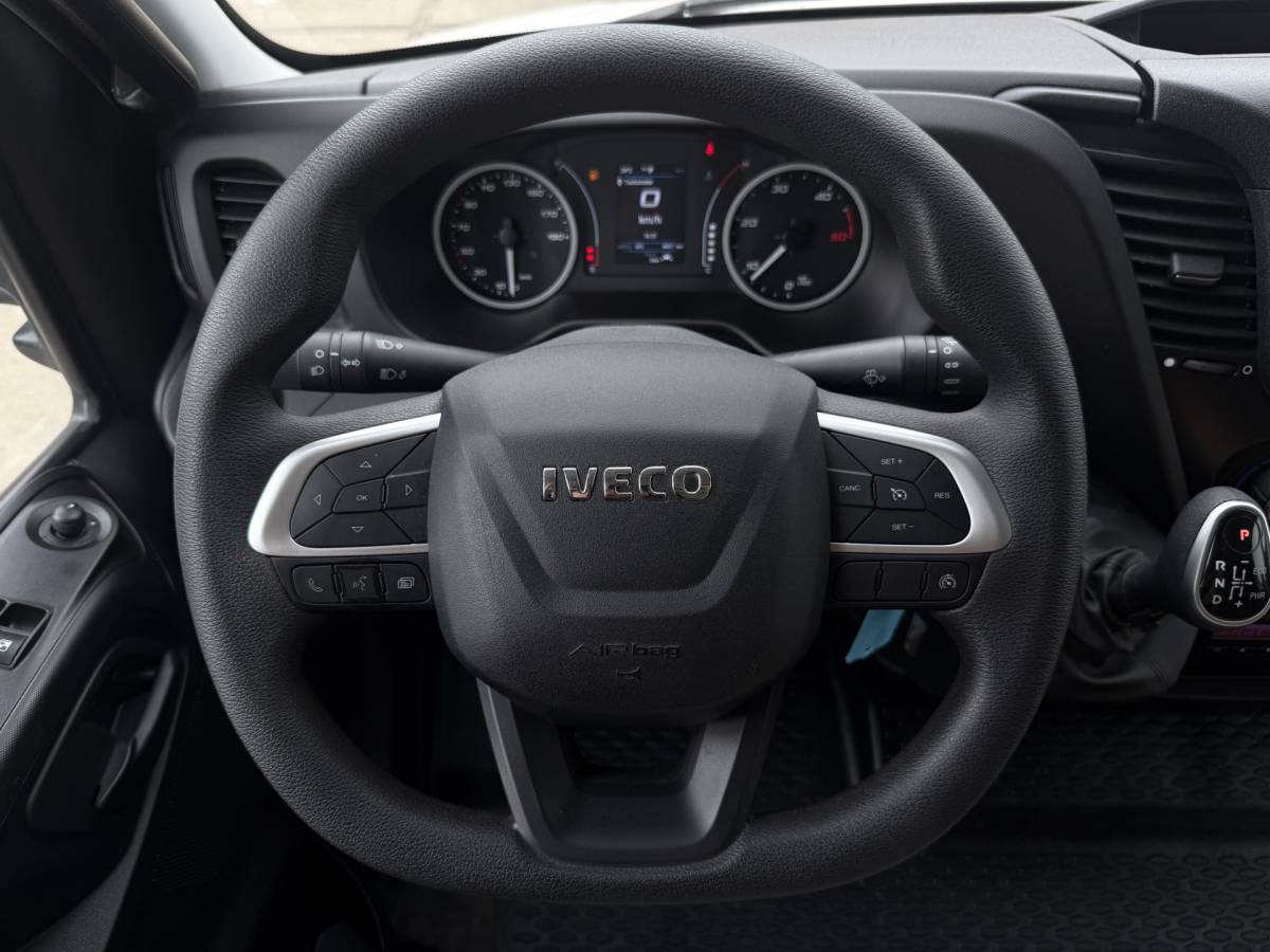 Iveco Daily Iveco Daily 72C18 3.0 Automaat Luchtvering Dubbellucht 1000kg Laadklep Bakwagen Meubelbak Koffer
