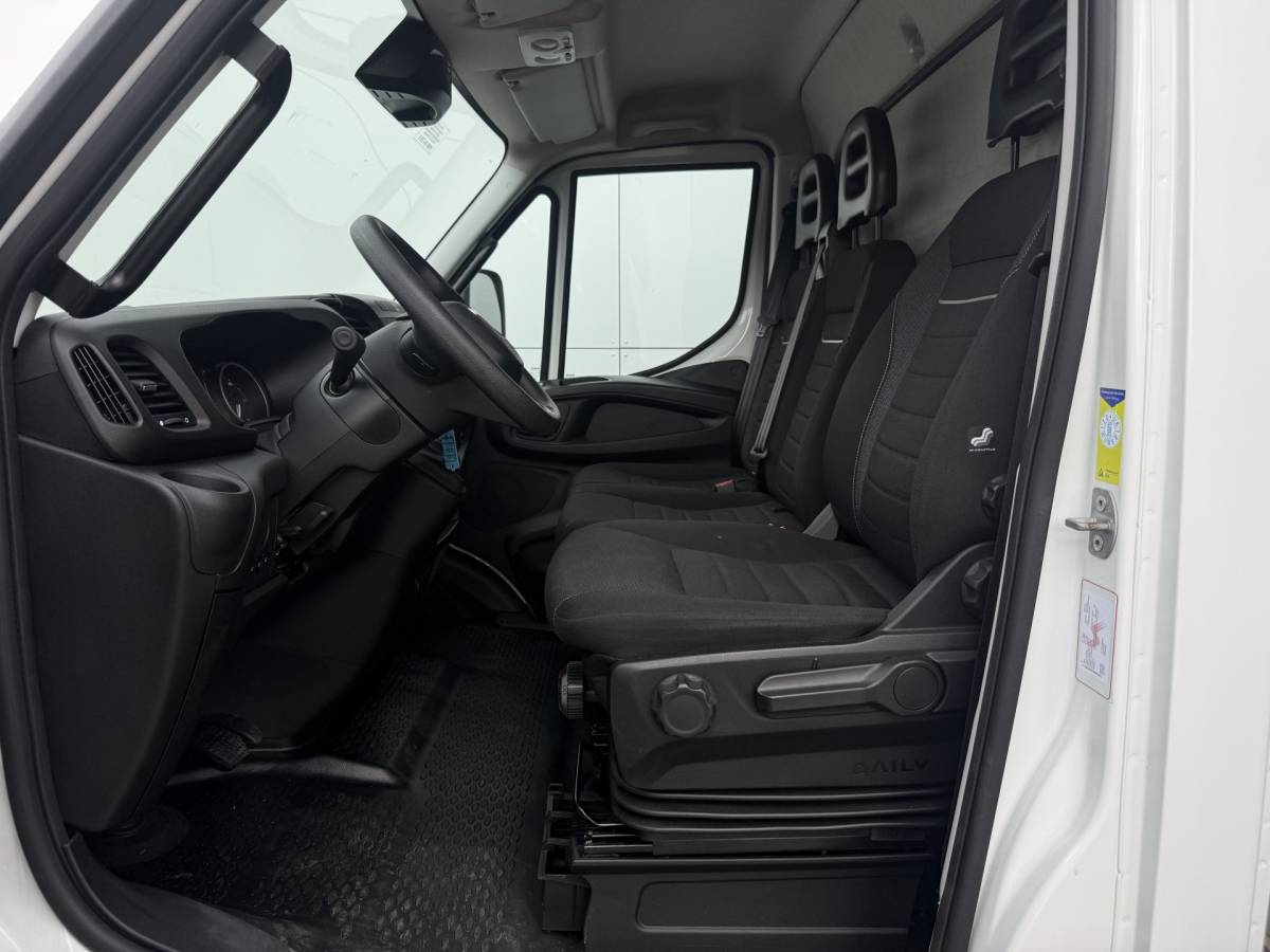 Iveco Daily Iveco Daily 72C18 3.0 Automaat Luchtvering Dubbellucht 1000kg Laadklep Bakwagen Meubelbak Koffer