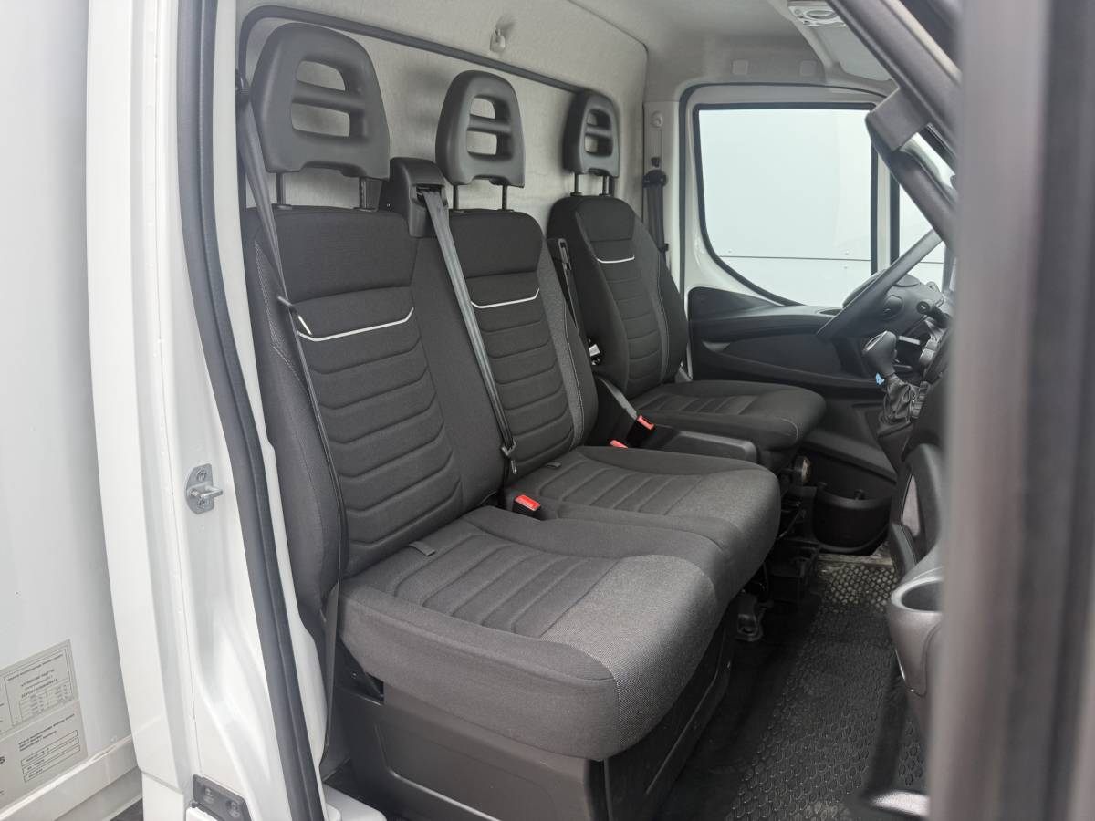 Iveco Daily Iveco Daily 72C18 3.0 Automaat Luchtvering Dubbellucht 1000kg Laadklep Bakwagen Meubelbak Koffer