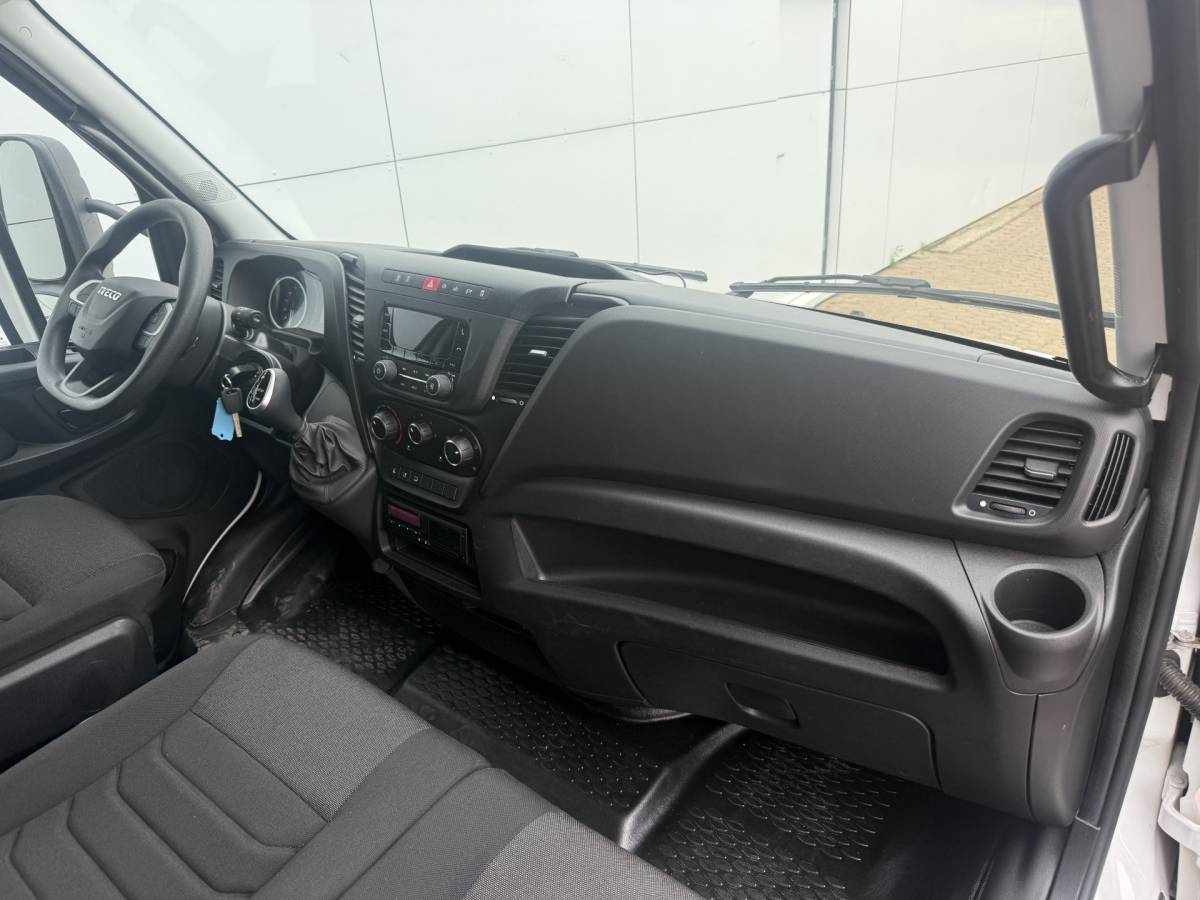 Iveco Daily Iveco Daily 72C18 3.0 Automaat Luchtvering Dubbellucht 1000kg Laadklep Bakwagen Meubelbak Koffer