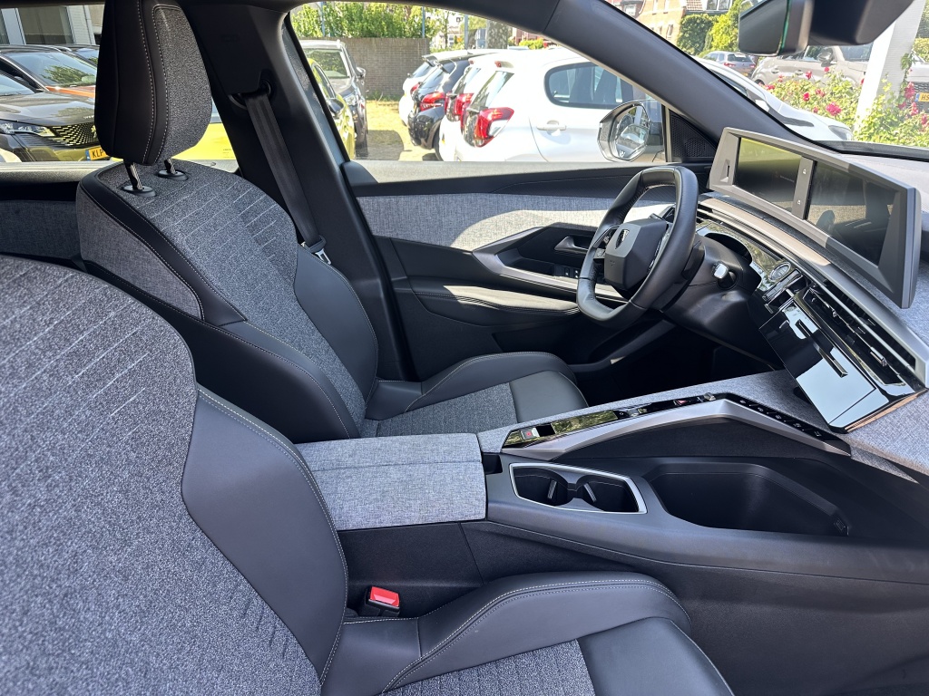 Peugeot 5008 Peugeot 5008 Hybrid 145 Allure | 7 Persoons | CarPlay |
