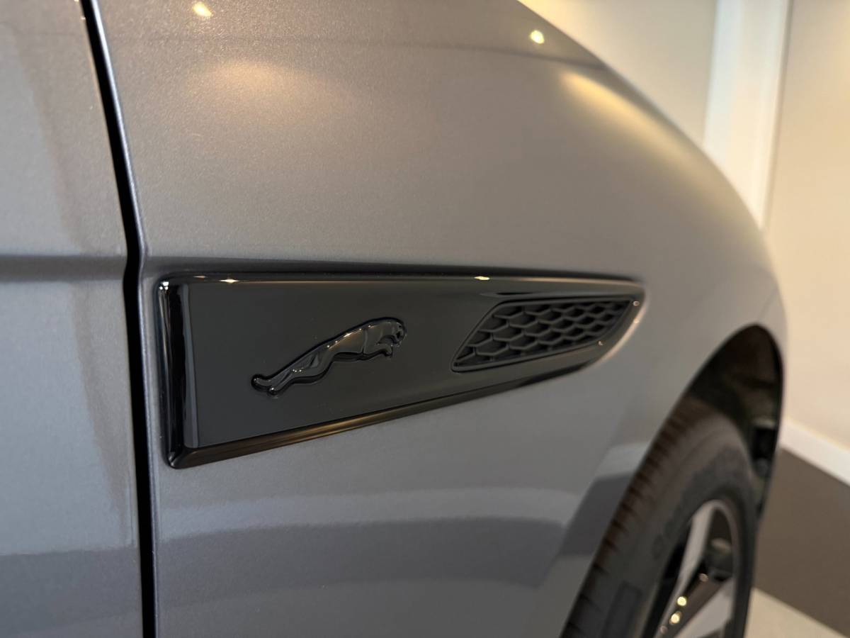 Jaguar F-PACE Jaguar F-PACE 2.0 P400e PHEV R-Dynamic *404Pk! Dealer OH|Meridian|Memory|Elektr.trekhaak/achterklep|Adapt.Cruise