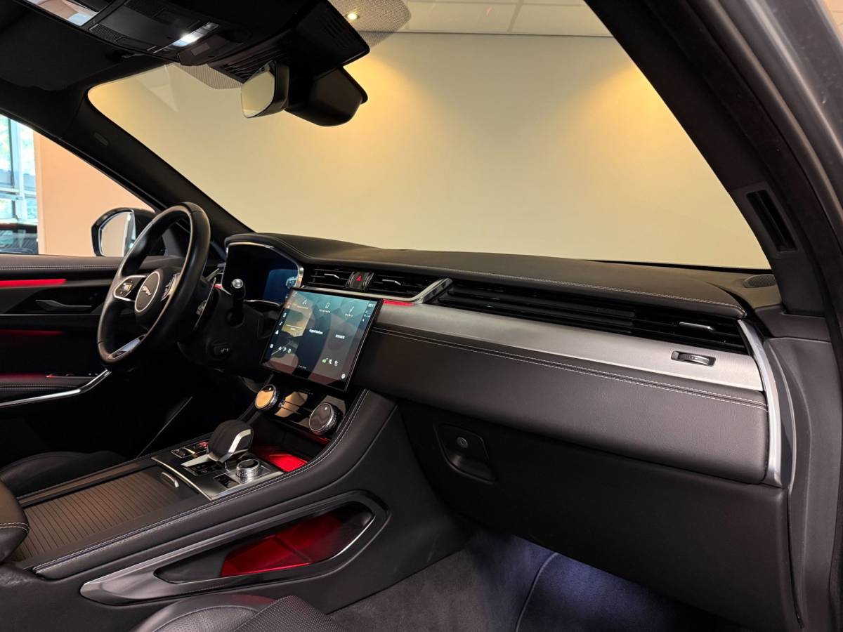 Jaguar F-PACE Jaguar F-PACE 2.0 P400e PHEV R-Dynamic *404Pk! Dealer OH|Meridian|Memory|Elektr.trekhaak/achterklep|Adapt.Cruise