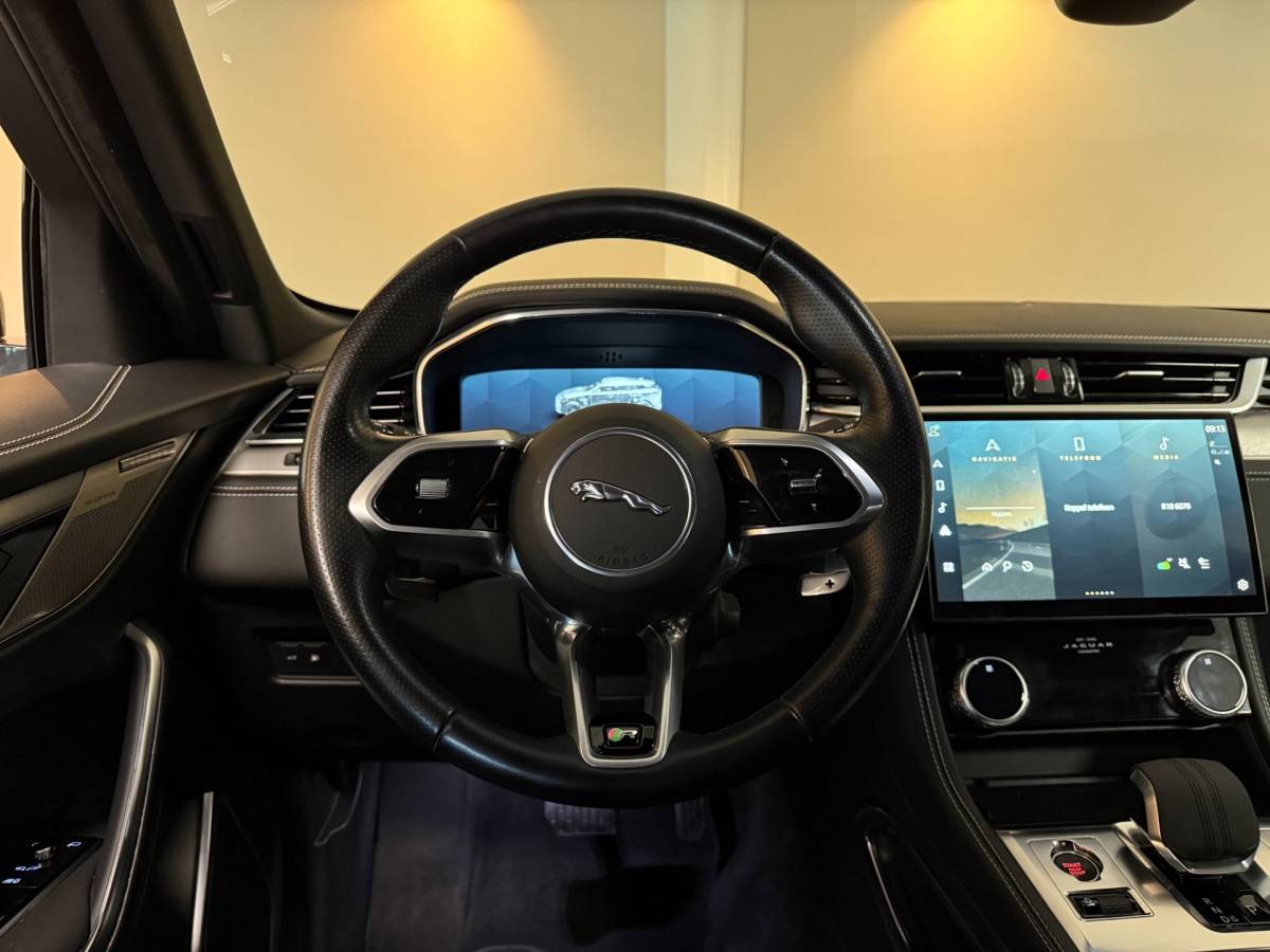 Jaguar F-PACE Jaguar F-PACE 2.0 P400e PHEV R-Dynamic *404Pk! Dealer OH|Meridian|Memory|Elektr.trekhaak/achterklep|Adapt.Cruise